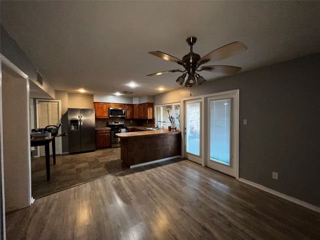 2215 E Peters Colony Road, Carrollton, TX 75007