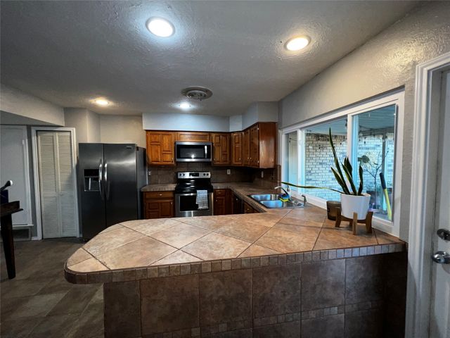 2215 E Peters Colony Road, Carrollton, TX 75007