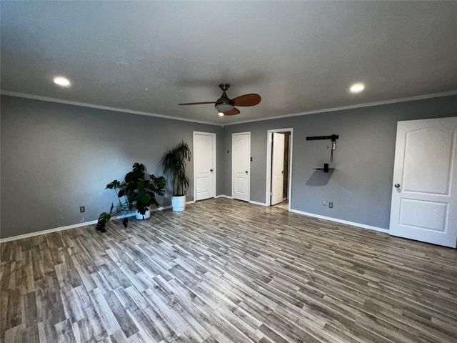 2215 E Peters Colony Road, Carrollton, TX 75007