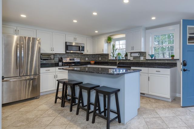 1057 Bound Tree Road, Hopkinton, NH 03229
