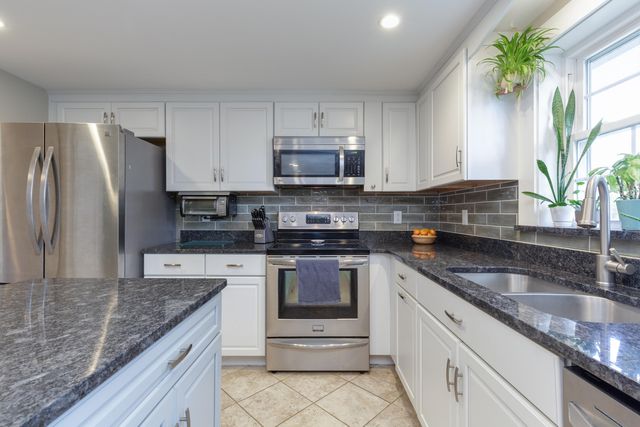 1057 Bound Tree Road, Hopkinton, NH 03229