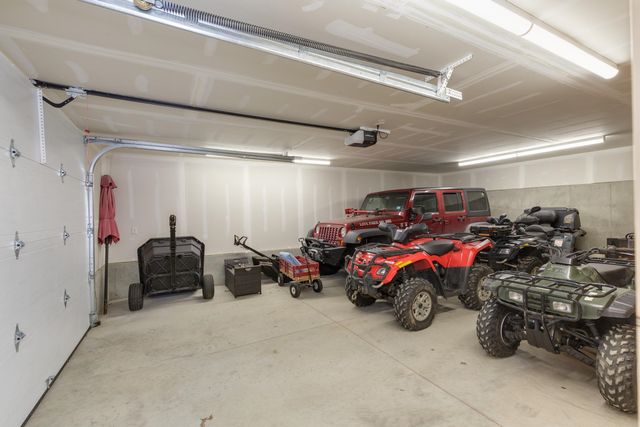 1057 Bound Tree Road, Hopkinton, NH 03229