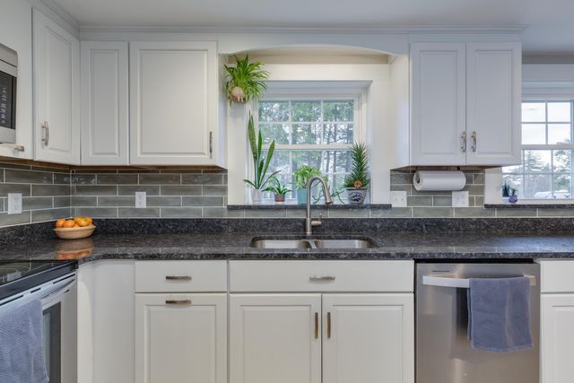 1057 Bound Tree Road, Hopkinton, NH 03229