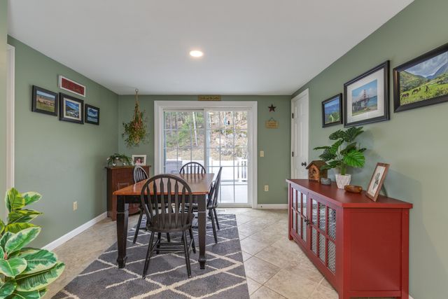 1057 Bound Tree Road, Hopkinton, NH 03229