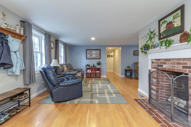 1057 Bound Tree Road, Hopkinton, NH 03229