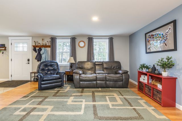 1057 Bound Tree Road, Hopkinton, NH 03229