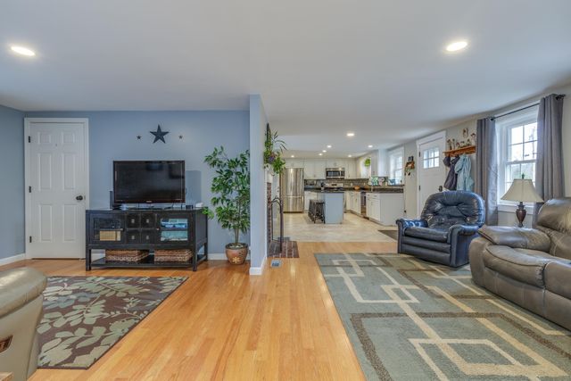 1057 Bound Tree Road, Hopkinton, NH 03229
