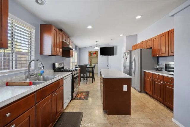 1212 W Pottery, Lake Elsinore, CA 92530