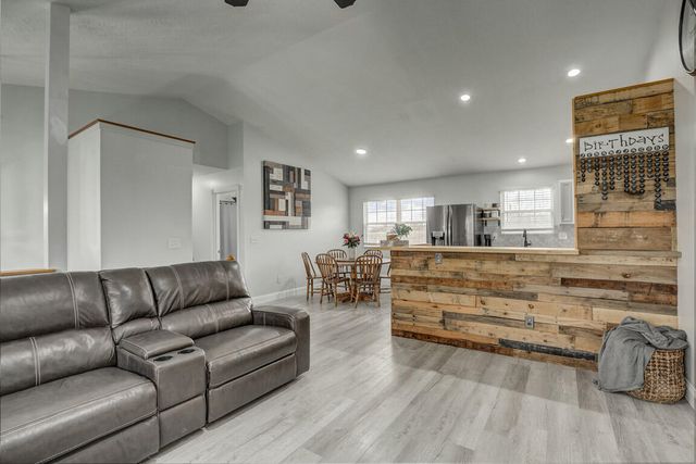 263 Redwood Drive, Dry Ridge, KY 41035