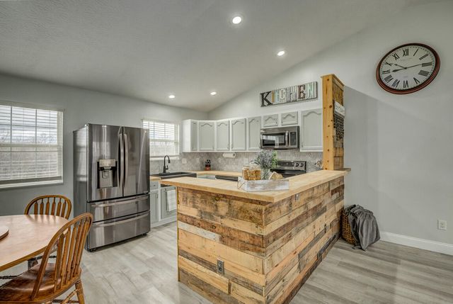 263 Redwood Drive, Dry Ridge, KY 41035