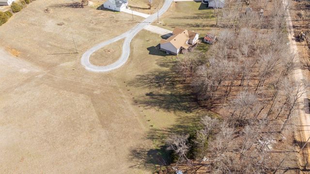 211 JIM ALFORD CV, Savannah, TN 38372