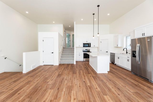 3734 33rd Street S, Moorhead, MN 56560