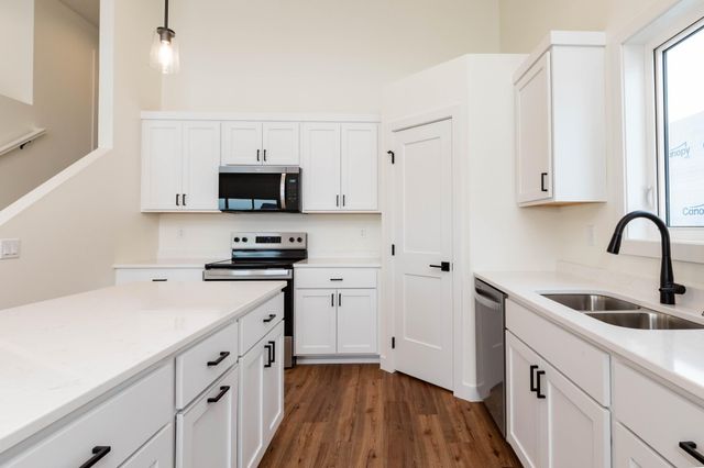 3734 33rd Street S, Moorhead, MN 56560