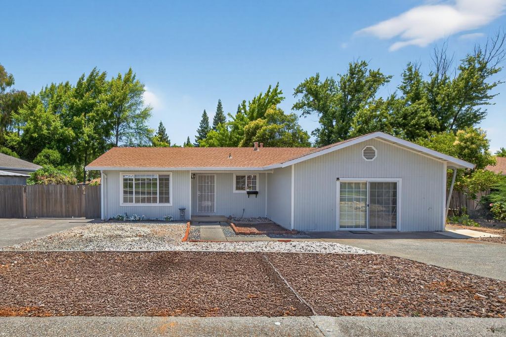 12340 Erin Dr, Auburn, CA 95603