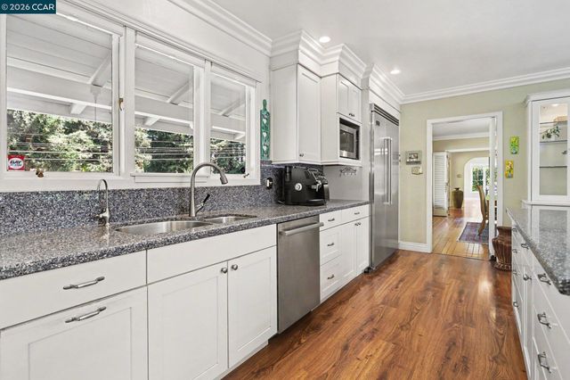 25 Amberwood Ln, Walnut Creek, CA 94598