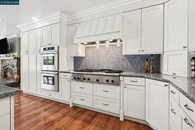 25 Amberwood Ln, Walnut Creek, CA 94598