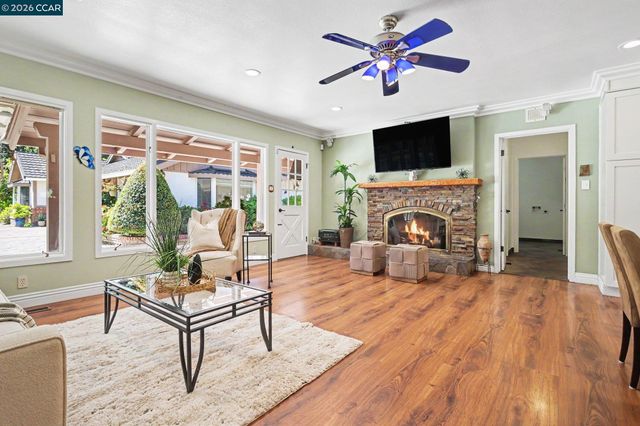 25 Amberwood Ln, Walnut Creek, CA 94598