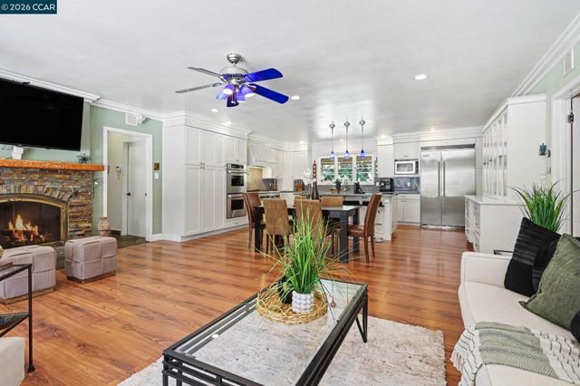 25 Amberwood Ln, Walnut Creek, CA 94598