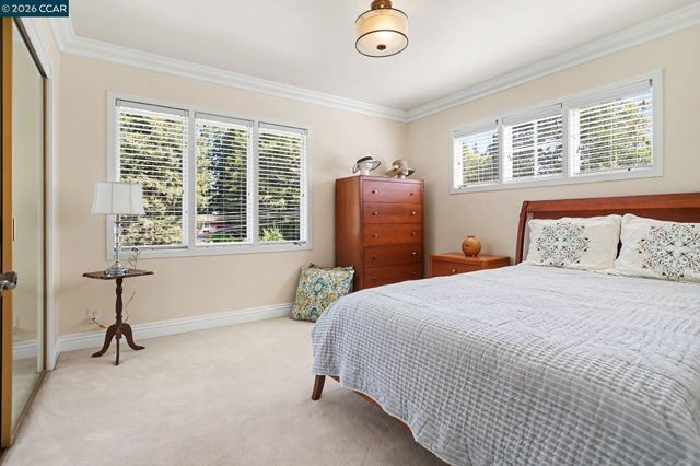 25 Amberwood Ln, Walnut Creek, CA 94598