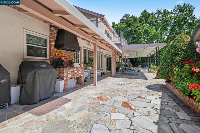 25 Amberwood Ln, Walnut Creek, CA 94598