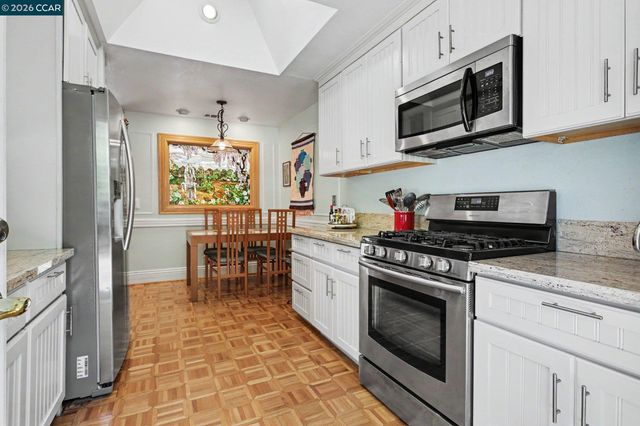 25 Amberwood Ln, Walnut Creek, CA 94598