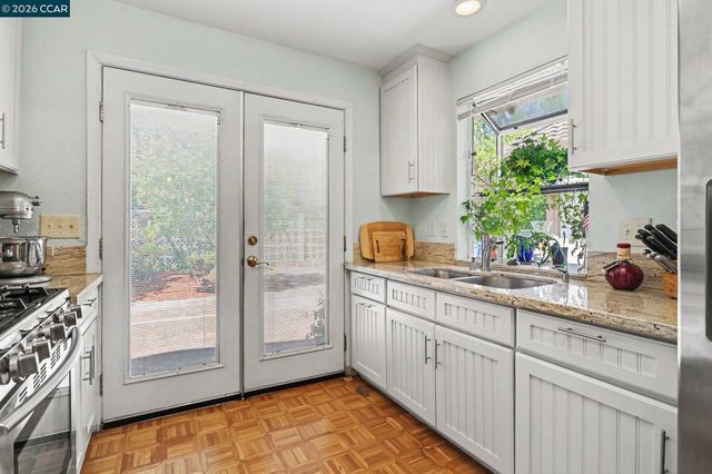 25 Amberwood Ln, Walnut Creek, CA 94598