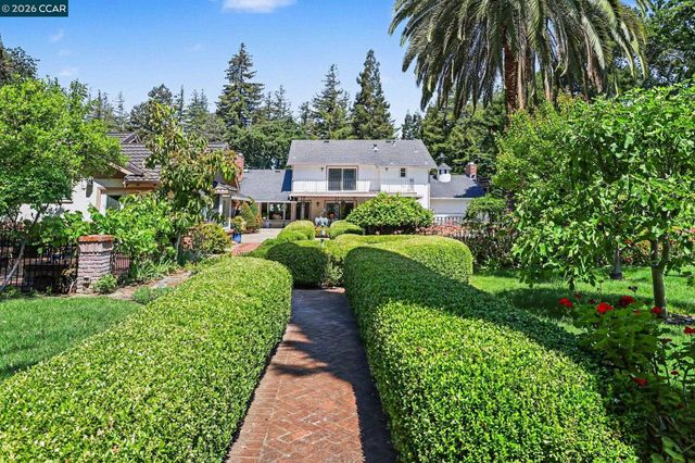 25 Amberwood Ln, Walnut Creek, CA 94598