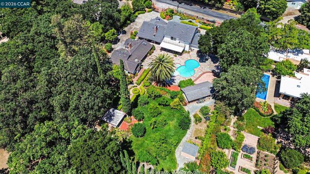 25 Amberwood Ln, Walnut Creek, CA 94598