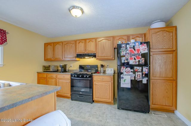 427 S Deepwood Dr, Radcliff, KY 40160