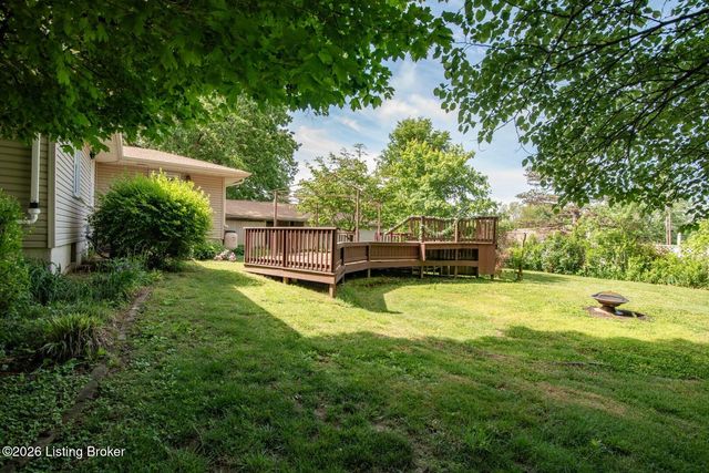 427 S Deepwood Dr, Radcliff, KY 40160