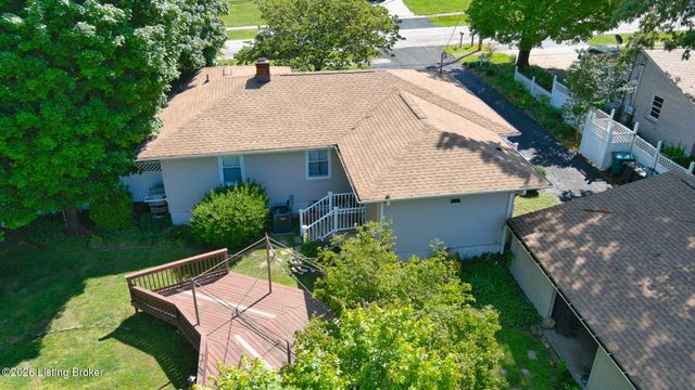 427 S Deepwood Dr, Radcliff, KY 40160
