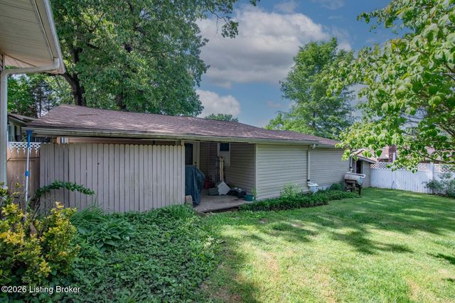427 S Deepwood Dr, Radcliff, KY 40160