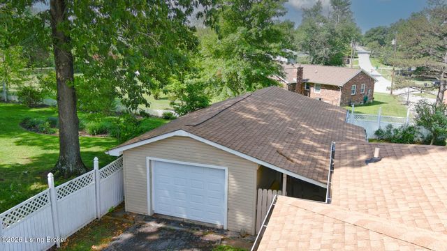 427 S Deepwood Dr, Radcliff, KY 40160
