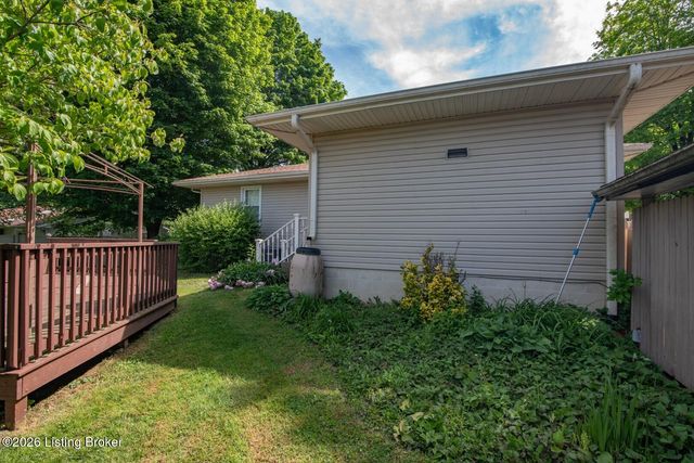 427 S Deepwood Dr, Radcliff, KY 40160