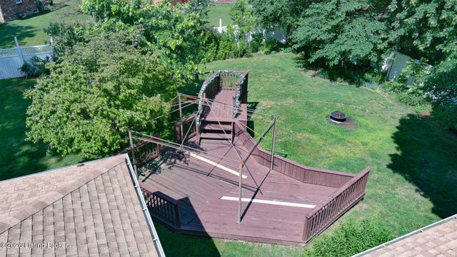 427 S Deepwood Dr, Radcliff, KY 40160