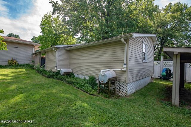 427 S Deepwood Dr, Radcliff, KY 40160