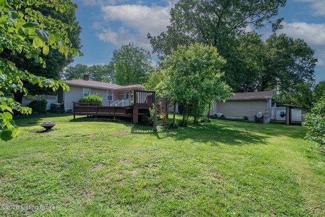 427 S Deepwood Dr, Radcliff, KY 40160