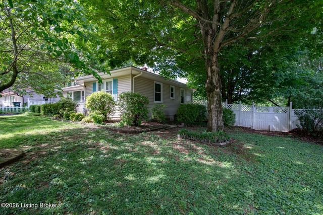 427 S Deepwood Dr, Radcliff, KY 40160
