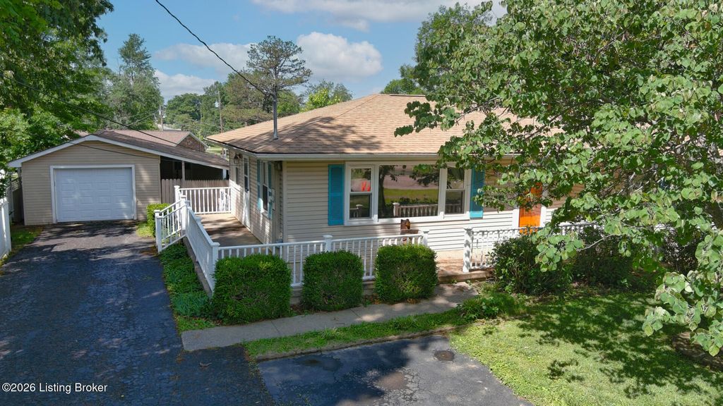 427 S Deepwood Dr, Radcliff, KY 40160