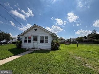 215 HIGHLAND AVE, Pennsville, NJ 08070