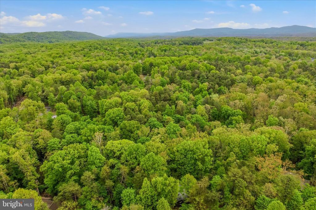Image 27 of property listing at 82 CHIPPEWA TRL, Hedgesville, WV 25427