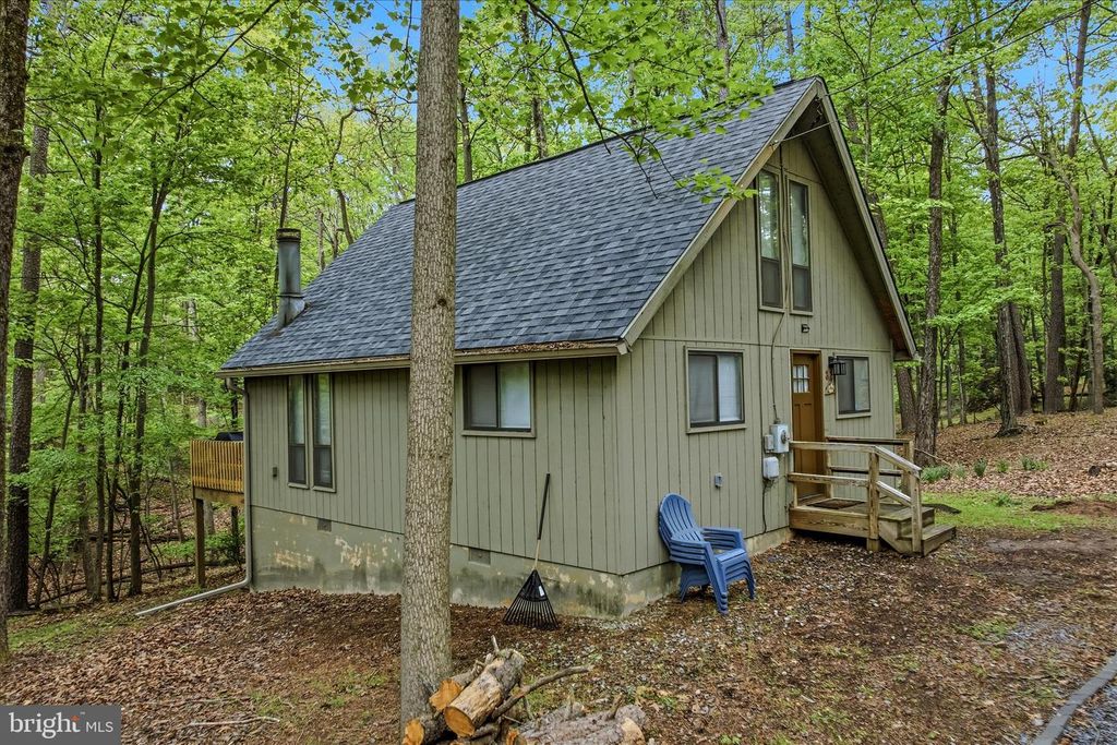 Image 5 of property listing at 82 CHIPPEWA TRL, Hedgesville, WV 25427