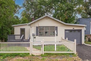 278 Outlook Blvd, Old Bridge Twp., NJ 07735