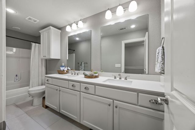 1319 Park Street, Lowell, AR 72745