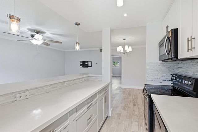2110 NE 42nd Street 2b, Lighthouse Point, FL 33064