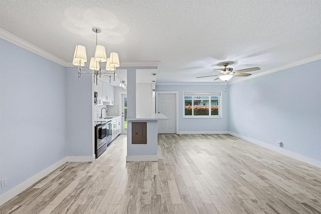 2110 NE 42nd Street 2b, Lighthouse Point, FL 33064