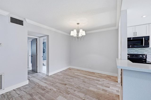 2110 NE 42nd Street 2b, Lighthouse Point, FL 33064