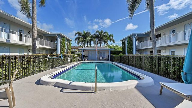 2110 NE 42nd Street 2b, Lighthouse Point, FL 33064
