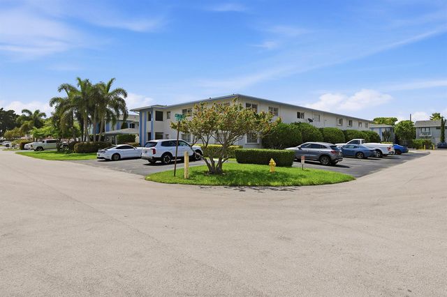 2110 NE 42nd Street 2b, Lighthouse Point, FL 33064