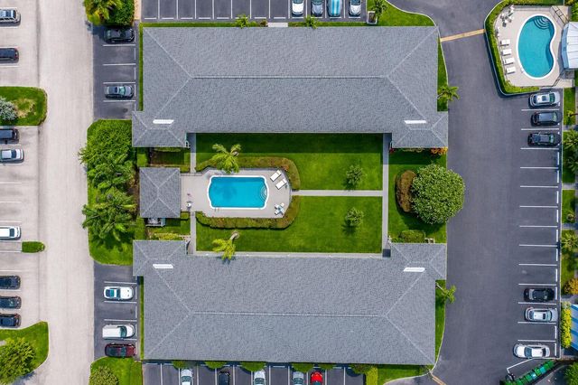 2110 NE 42nd Street 2b, Lighthouse Point, FL 33064